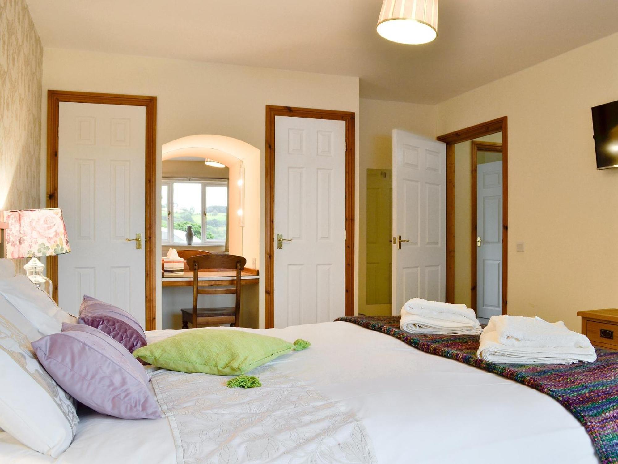 Castle View Villa Llanbadarn Fynydd ภายนอก รูปภาพ